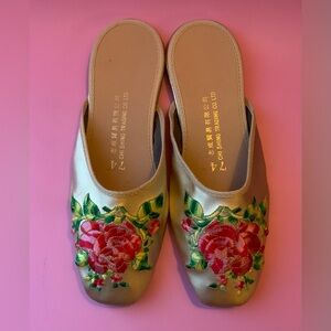 Elegant Floral Embroidered Women's Boudoir Slippers